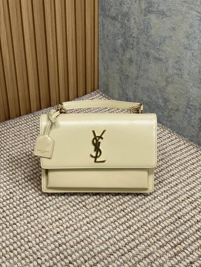 正品级 原厂皮 精品专供杏牙签纹 金 日落包sunset家族的新成员，全新设计的可调节式肩带，大大的增加了使用的便利性！尺寸也重新升级，更大尺寸可容纳更多随身物