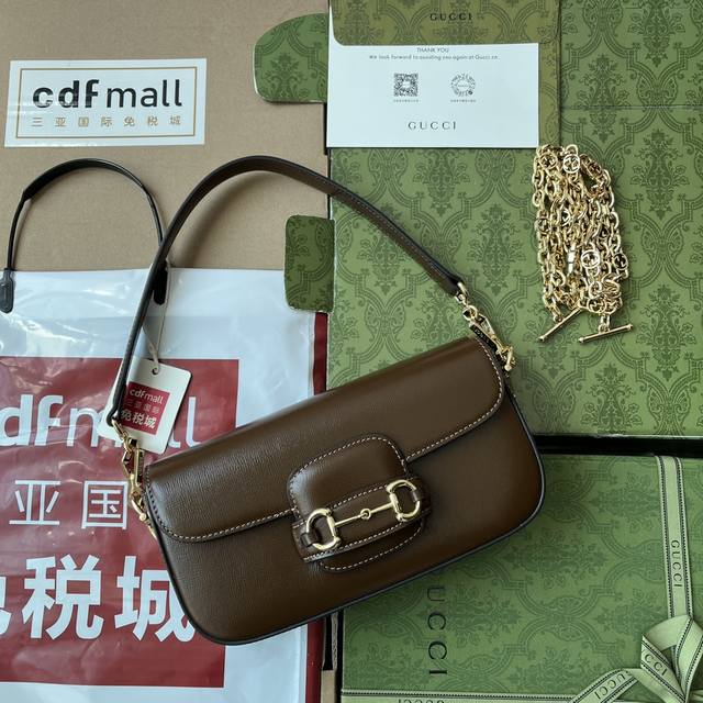 正品级 简介：Horsebit 1955系列以档案设计为灵感，将六十多年前首次推出的原始细节与现代精神相结合，突出了horsebit。作为遗传密码的一部分，双环