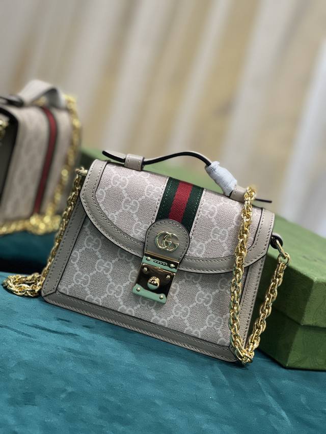 正品级 Gg Ophidia系列迷你肩背包 燕麦色 全新时装系列用色彩讲述动人的故事。Gg Supreme帆布是品牌的一款代表性面料,其灵感源自30年代的典藏设 正品级 Gg Ophidia系列迷你肩背包 燕麦色 全新时装系列用色彩讲述动人的故事。Gg Supreme帆布是品牌的一款代表性面料,其灵感源自30年代的典藏设