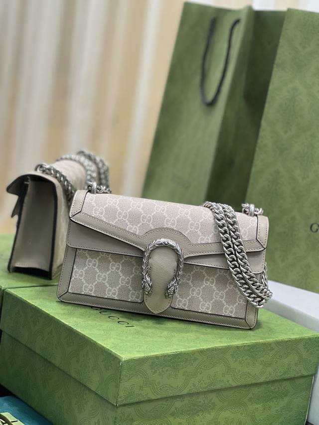 正品级 酒神包 最新奶白燕麦色 被称为幸运之神眷顾的酒神系列, 已成为经典元素里的王牌产品,见证了岁月流转的痕迹, 依然是如今的大爆款,依然是受到大家的追捧喜爱 正品级 酒神包 最新奶白燕麦色 被称为幸运之神眷顾的酒神系列, 已成为经典元素里的王牌产品,见证了岁月流转的痕迹, 依然是如今的大爆款,依然是受到大家的追捧喜爱