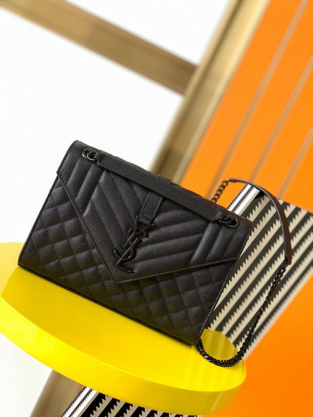 正品级 原厂皮 ##24Cm原厂皮 中号粒面压花绗缝真皮信封包，经典就是永恒，美出天际的v纹拼菱格的鱼子酱纹路，意大利原厂牛皮搭配醒目y家logo，大气时尚集于