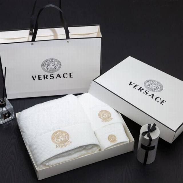 奢侈品潮牌大牌浴巾三件套系列 出口迪拜五星级酒店定制浴巾，采用高克重阿克苏棉花，全消光工艺，抗菌处理，达到a类母婴级别。不起球，不褪色，不掉毛，用心呵护你的每一