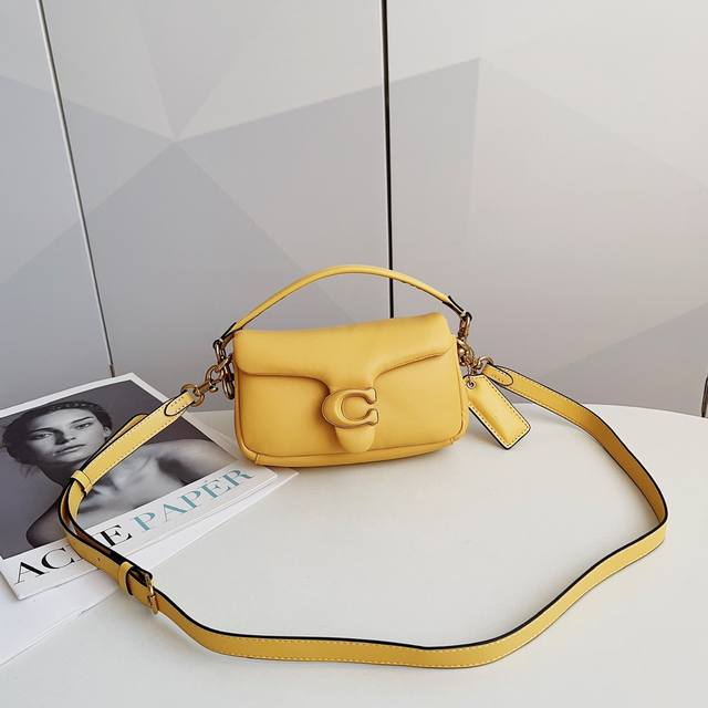 头层牛皮 Coach新款迷你枕头包mini Pillow胖酒神斜跨包c3880小号 可用于肩背或斜挎，18.5Cm 长 X 10.5Cm 高 X 6.5Cm 宽