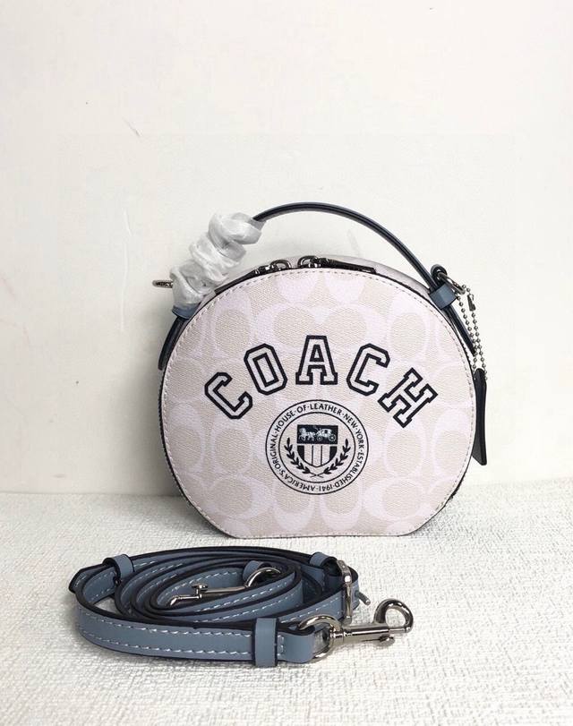 Coach 蔻驰新款 Cc729，Cb870，新款到货，搭配肩带及手拧带，经典老花pvc配头层牛皮，精致俏皮，非常活跃的一款包，百搭款！尺寸：17*16*7，