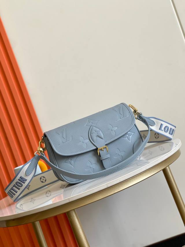 顶级原单,M46388.M46386压花本款 Diane 手袋取材路易威登经典 Monogram Empreinte 压纹皮革,将品牌标识织入可拆卸宽幅提花肩带 顶级原单,M46388.M46386压花本款 Diane 手袋取材路易威登经典 Monogram Empreinte 压纹皮革,将品牌标识织入可拆卸宽幅提花肩带