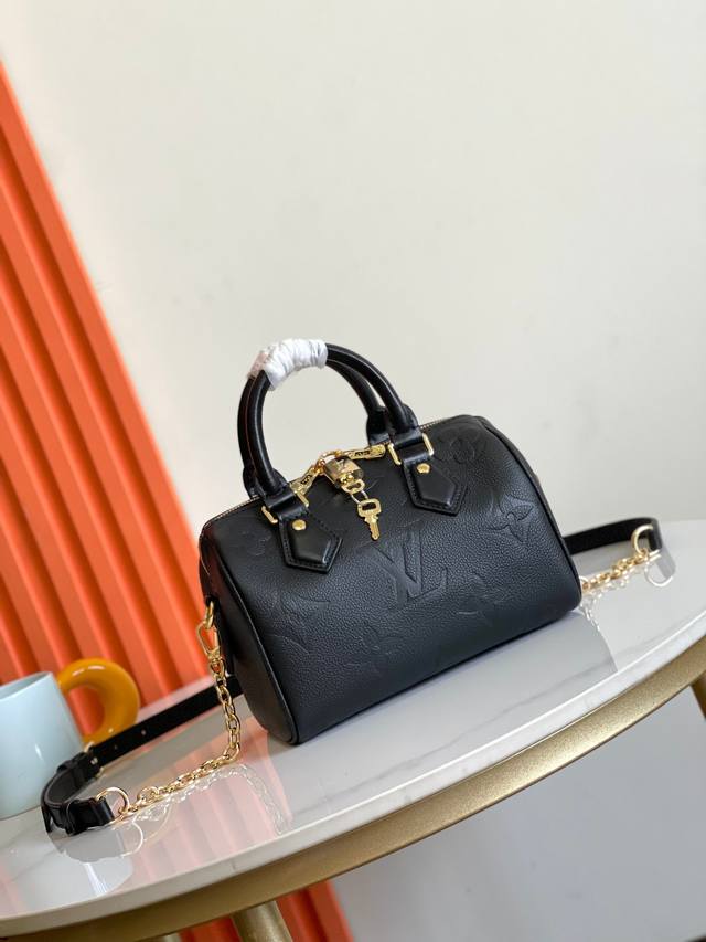 顶级原单九色现货m58953，M46575本款 Speedy Bandoulière 20 手袋设计精巧，风格时尚，可随心携带日常所需。采用光滑的 Monogr