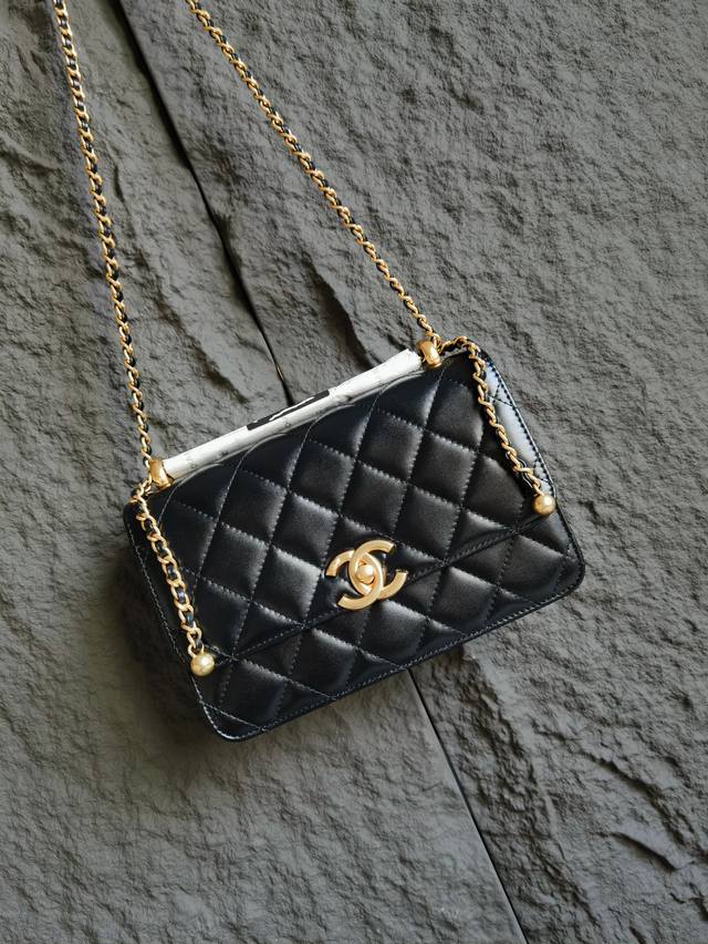 实拍 As2649 新版黑内 24C双金珠 大号22Cm 选用小香原厂专用油蜡皮 正宗浅色鎏金套件 侧面u型工艺 实拍 As2649 新版黑内 24C双金珠 大号22Cm 选用小香原厂专用油蜡皮 正宗浅色鎏金套件 侧面u型工艺