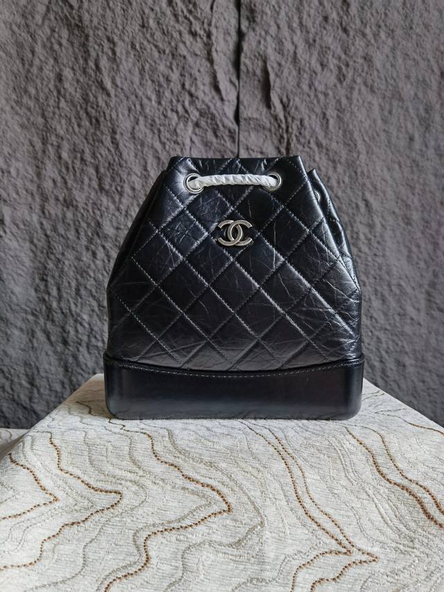 实拍 As94485 经典流浪双肩包 原厂褶皱胎牛皮 百分百进口皮 欢迎对比 实拍 As94485 经典流浪双肩包 原厂褶皱胎牛皮 百分百进口皮 欢迎对比