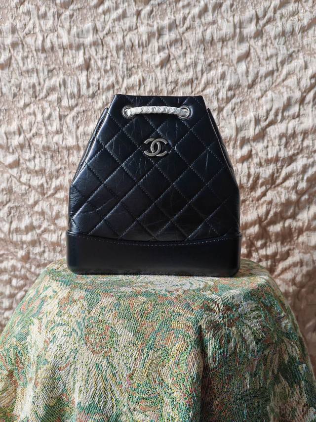 实拍 As94485 经典流浪双肩包 原厂褶皱胎牛皮 百分百进口皮 欢迎对比 实拍 As94485 经典流浪双肩包 原厂褶皱胎牛皮 百分百进口皮 欢迎对比