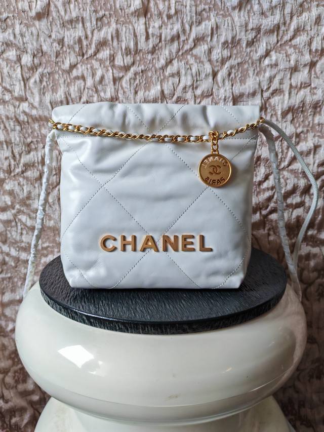 实拍 As3980 白色金扣 经典油蜡皮 随手一拍都看得出的油蜡感 皮料光泽非常好 真正原厂皮 细节做工顶尖