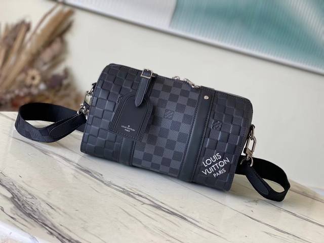 顶级原单 N40452 本款 City Keepall 手袋拼合 Damier Infini 压纹皮革和 Damier Graphite 帆布，着力呈现棋盘格纹