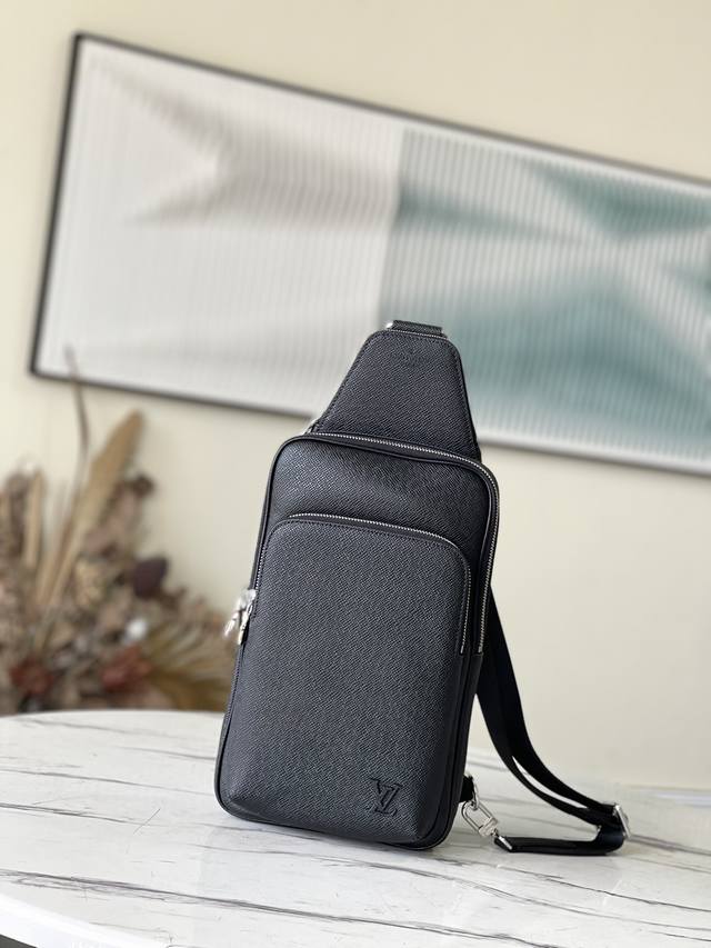 顶级原单 M41719 46344新款十字纹 Avenue 单肩包采用 Taga 皮革勾勒标志性线条m46345点缀 Lv 字母，更有前拉链袋与内贴袋融入功能性