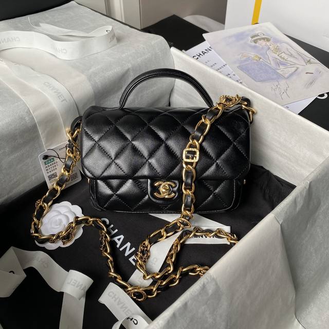 Chane124A 高级工访系列 邮差包 As4992 链条设计更加精致 双c吸扣 配上油蜡小羊皮 每一个细节都透露着经典与现代完美融合 复古vantage感拉