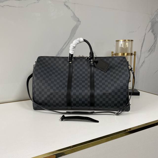Keepall 55 旅行袋 N41413 Keepall是路易威登旅行袋系列中的经典。这个中号keepall以monogram帆布为袋身,容量宽敞,配以可拆卸 Keepall 55 旅行袋 N41413 Keepall是路易威登旅行袋系列中的经典。这个中号keepall以monogram帆布为袋身,容量宽敞,配以可拆卸