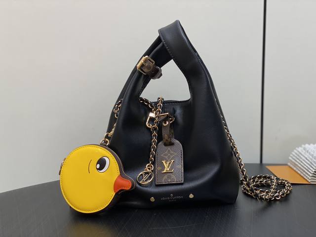 台湾版 M11387黑色全皮 配小黄鸭 小号购物袋系列 Atlantis Bb 手袋 Nicolas Ghesquière 与中国艺术家孙一钿携手打造 Atla