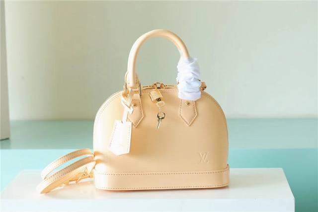 顶级原单 裸粉 M24597裸粉 M20610香芋紫 Alma Bb 手袋本款 Alma Bb 手袋以缤纷 Epi 皮革呈现路易威登最具标志性的设计之一,M40 顶级原单 裸粉 M24597裸粉 M20610香芋紫 Alma Bb 手袋本款 Alma Bb 手袋以缤纷 Epi 皮革呈现路易威登最具标志性的设计之一,M40