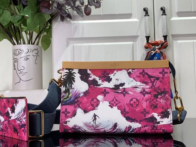 顶级原单 特惠 Gaston Wearable Wallet 手袋 M83466 玫红 冲浪 Gaston可穿戴钱包由夏季monogram Surfin'帆布制 顶级原单 特惠 Gaston Wearable Wallet 手袋 M83466 玫红 冲浪 Gaston可穿戴钱包由夏季monogram Surfin'帆布制