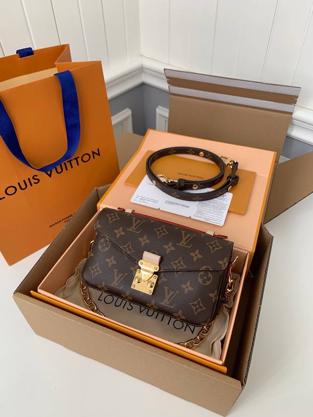 专柜新款pochette Métis East West 老花小号邮差包 M46279,21.5*13.5*6Cm 批 免税 专柜新款pochette Métis East West 老花小号邮差包 M46279,21.5*13.5*6Cm 批 免税