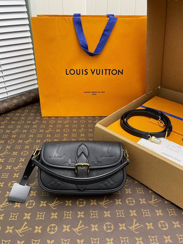 当季新款nano Diane 全皮法棍包 M83567 配全套专柜包装 19*10.5*6Cm 批 免税