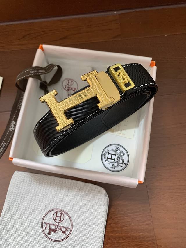 配图片正版包装，爱马仕自动扣系列！ 高端精工细作，纯钢材质，新款皮纹意大利进口皮料精选。真空电镀五金扣件，无瑕疵打磨，厚实皮料质感超赞，手感柔软绝非普通牛皮可比