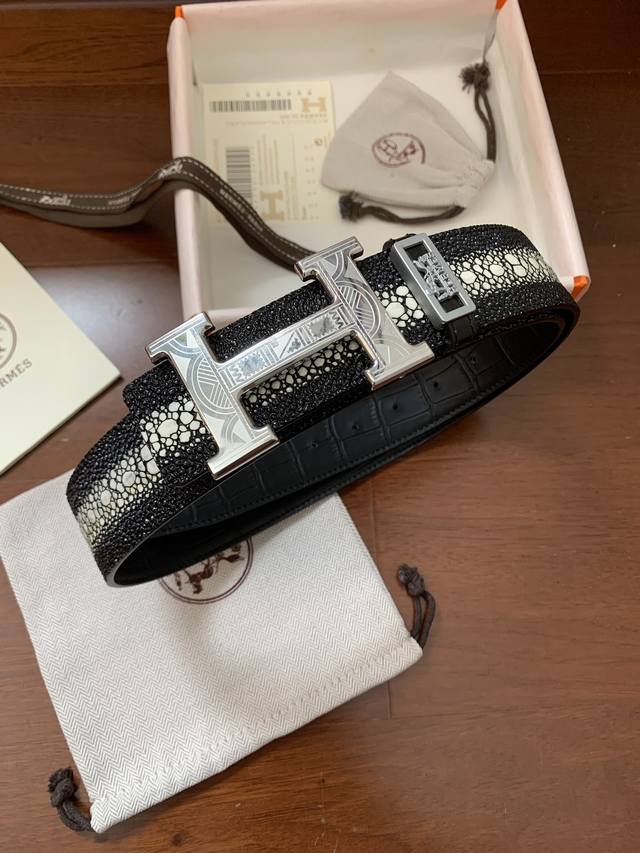 爱马仕正版同步配正版包装，高端品质原厂珍珠鱼纹搭配亚光鳄鱼肚纹皮料定制，进口双面头层牛皮搭配，正版开模，纯钢挂扣 宽度3.8Cm 高清实拍大图 ，保质保量