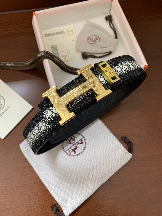 爱马仕正版同步配正版包装，高端品质原厂珍珠鱼纹搭配亚光鳄鱼肚纹皮料定制，进口双面头层牛皮搭配，正版开模，纯钢挂扣 宽度3.8Cm 高清实拍大图 ，保质保量