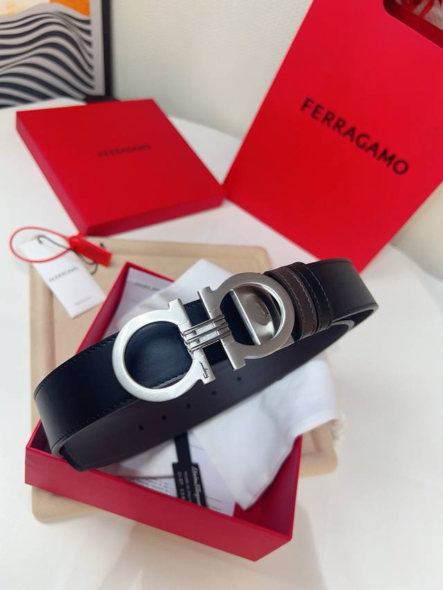 菲拉格慕新款原单官网同步，非普通便宜货可比，彩绘扣饰与gancio轮廓相得益彰，中央点缀矩形镂空图案。长度可调节，能够根据尺寸裁剪皮带或增加孔眼3.5Cm宽度