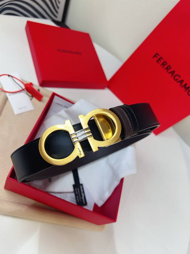 菲拉格慕新款原单官网同步，非普通便宜货可比，彩绘扣饰与gancio轮廓相得益彰，中央点缀矩形镂空图案。长度可调节，能够根据尺寸裁剪皮带或增加孔眼3.5Cm宽度