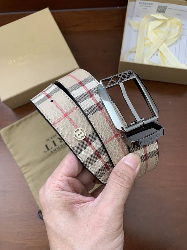 配正版包装，巴宝莉官网同步经典版型，进口皮料。精品针扣， 双面可用，媲美正品无压力 好货上手即知，宽度3.5Cm 高清实拍大图