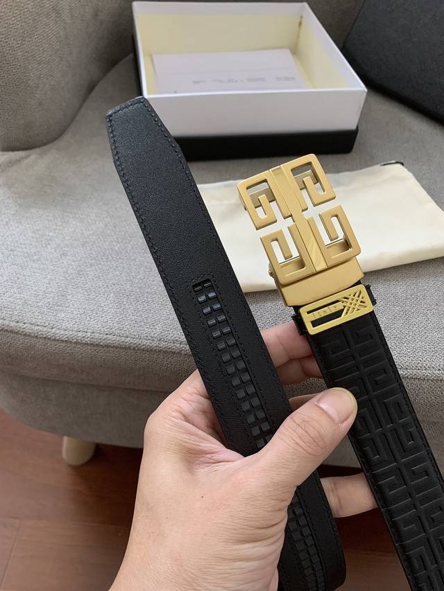 配图片款官网正品包装,同步代购专供精品,纪梵希原单高端皮系列! 高端制作工艺,品质精工细作,纯钢自动扣,厚实皮料质感超赞,宽度3.5Cm 配图片款官网正品包装,同步代购专供精品,纪梵希原单高端皮系列! 高端制作工艺,品质精工细作,纯钢自动扣,厚实皮料质感超赞,宽度3.5Cm