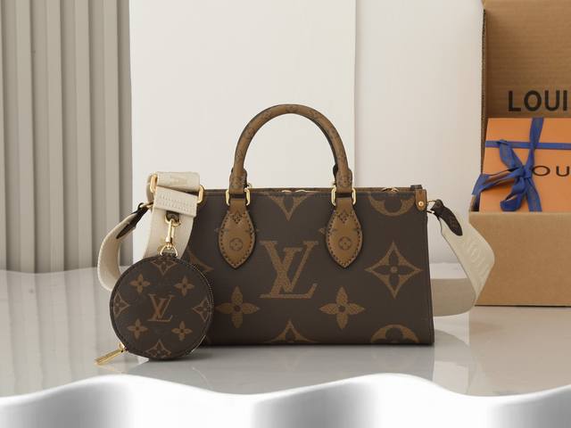 变码芯片版顶级原单、加强版 本款onthego 托特包融合 Giant Monogram 和 Monogram Reverse 帆布,焕新演绎 East Wes 变码芯片版顶级原单、加强版 本款onthego 托特包融合 Giant Monogram 和 Monogram Reverse 帆布,焕新演绎 East Wes