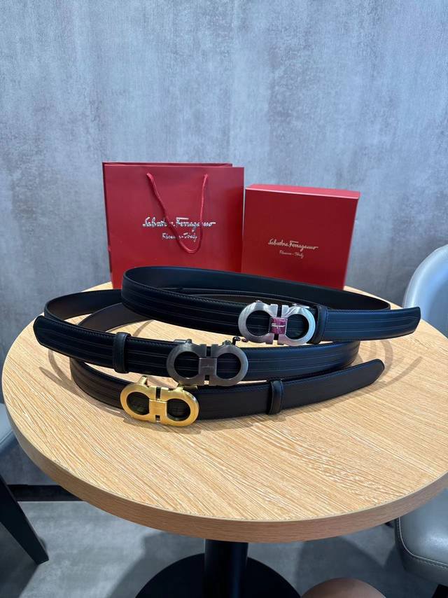 礼物爆款菲拉格慕美到爆的自动扣滑道宽度：3.5Cm新款原版搭配经典款18K精钢扣头。时尚百搭，追求高端 原版的品质，品味的体现，休闲高大上！ Iphone实物实