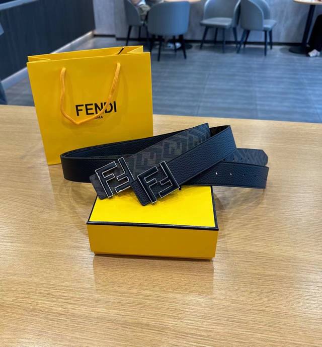 芬迪fendi原版品质，标志造型宽皮带，进口原版老花斜纹配制荔枝纹牛皮制成，双面可用 百搭款式，品质保证，宽度3.8Cm