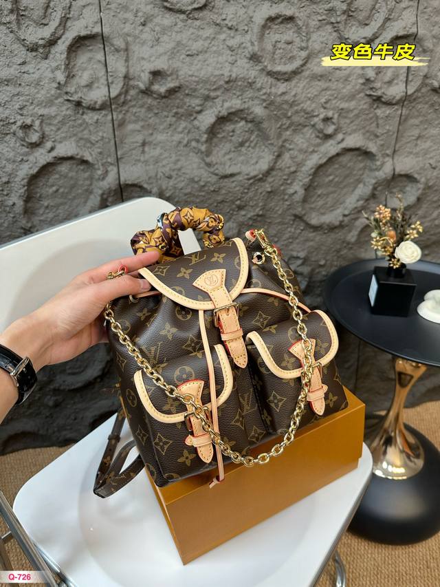 配折叠盒 尺寸22.23Cm Lv这个bb双肩包最好不过了 双肩包小可爱~变色牛皮对版五金 手提 单肩 双肩 说实话实用性超赞! 质感很高级 容量超级大也很耐用 配折叠盒 尺寸22.23Cm Lv这个bb双肩包最好不过了 双肩包小可爱~变色牛皮对版五金 手提 单肩 双肩 说实话实用性超赞! 质感很高级 容量超级大也很耐用