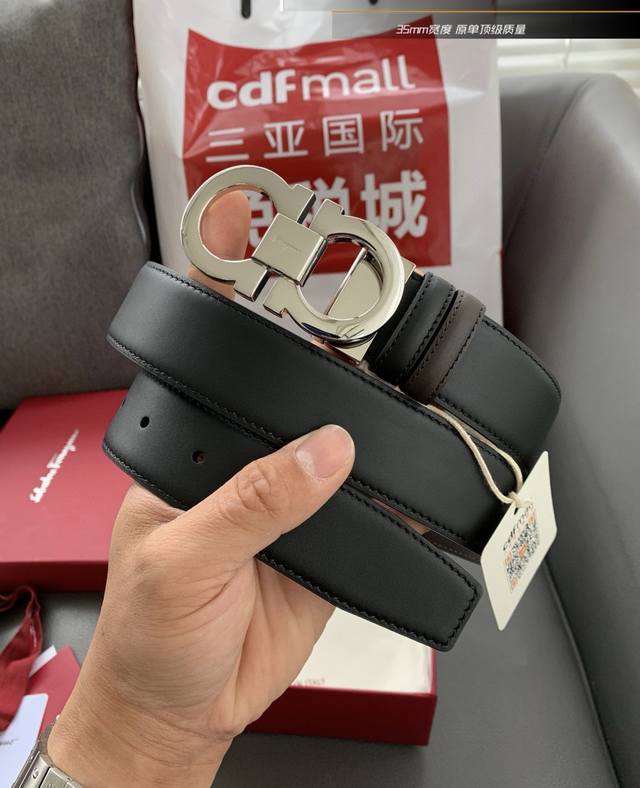 礼物首选ferragamo菲拉格慕 皮带将摩登设计与精湛的手工技艺完美结合 打造出风格华贵典雅，实用性和款式并重；3.5Cm宽 搭配最新原版真空电镀五金扣，不易