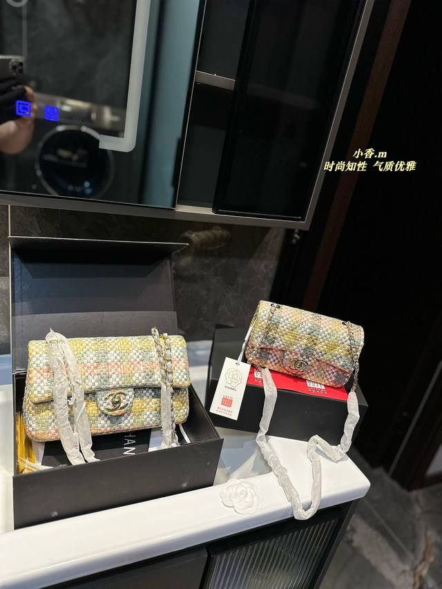 礼盒包装 香奈儿chanel 小香毛呢cf包 高级货原单品质 进口面料原版面料专柜对版回头率百分百哦 细节完美高端版本 内里有专柜标码 细节完美 真正的白富美专 礼盒包装 香奈儿chanel 小香毛呢cf包 高级货原单品质 进口面料原版面料专柜对版回头率百分百哦 细节完美高端版本 内里有专柜标码 细节完美 真正的白富美专