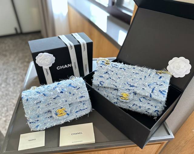 粗花呢 折叠礼盒包装 香奈儿chanel 小香毛呢cf包 高级货原单品质 进口面料原版面料专柜对版回头率百分百哦 细节完美高端版本 内里有专柜标码 细节完美 真