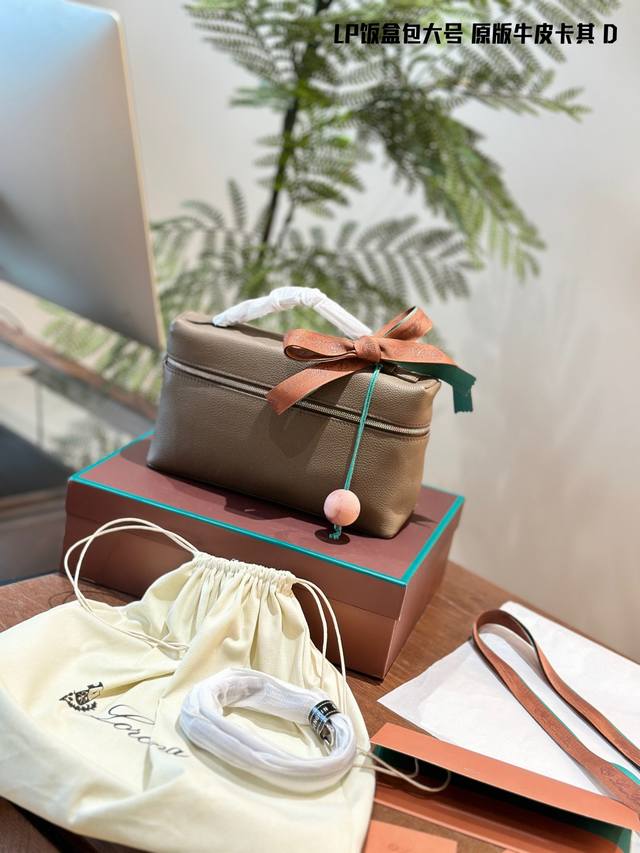 送檀香木logo挂件 爱马仕平替火出圈的loro Piana 细品这个品牌,成衣和鞋子和爱马仕的风格非常像高级简约,重视品质 这只是27的loro Piana饭 送檀香木logo挂件 爱马仕平替火出圈的loro Piana 细品这个品牌,成衣和鞋子和爱马仕的风格非常像高级简约,重视品质 这只是27的loro Piana饭