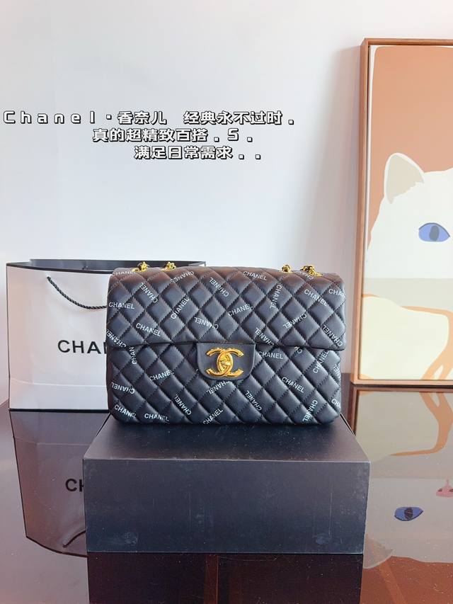 配礼盒. Chanelcf系列 Cf包香奈儿#精致女神推荐入手呦 美貌与实用并存 近年超盛行而小香这款做的超级棒 百搭休闲,职业,萌新等多种风格 材质是原版牛皮