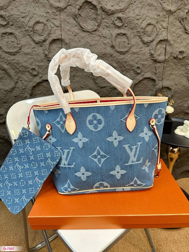 配礼盒 Lv牛仔系列 购物袋简直不要太好看了 今不仅仅是优雅也有一种独立独行的感觉~以经典永恒 反复被问及反复有人想要 明星同款最近真的耐看到爆炸火到爆炸 尺寸 配礼盒 Lv牛仔系列 购物袋简直不要太好看了 今不仅仅是优雅也有一种独立独行的感觉~以经典永恒 反复被问及反复有人想要 明星同款最近真的耐看到爆炸火到爆炸 尺寸