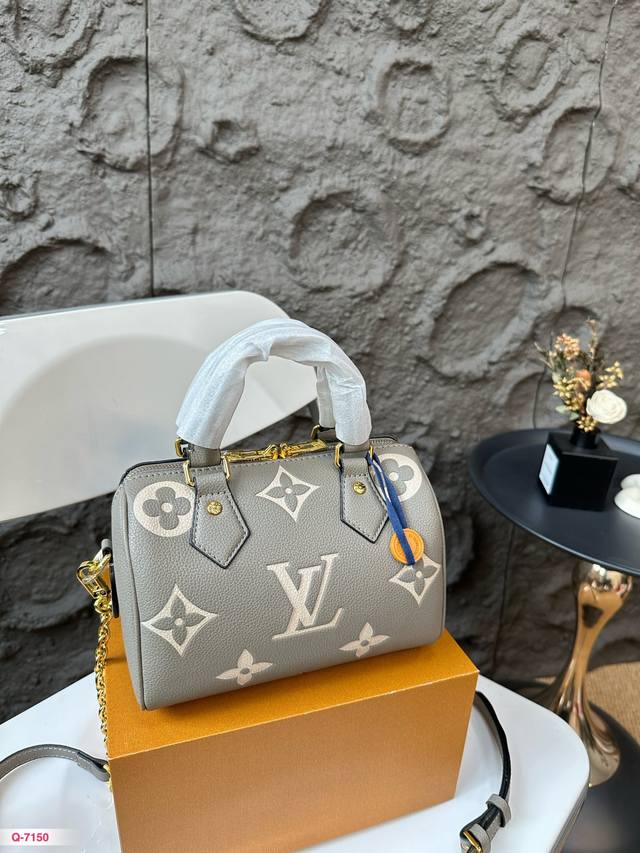 配折叠盒 Lv 枕头包 独特的艺术气息 颜值高集美必入 尺寸20 14Cm