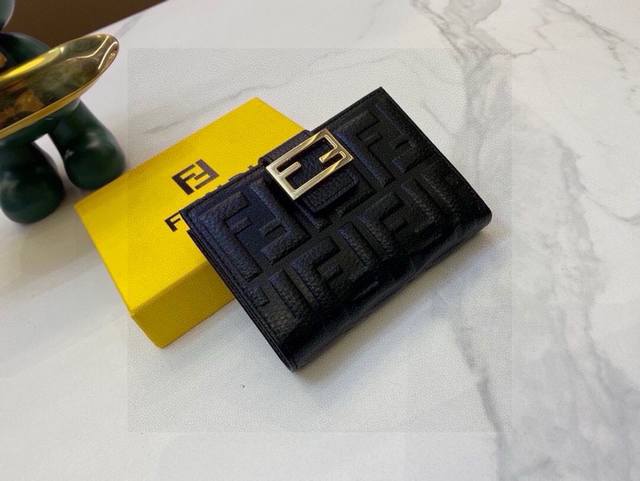 533芬迪专柜新款女士钱包 三折款 里外牛皮 原版质量做工 小身躯 大容量 超级美哦