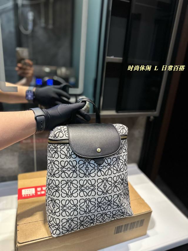 罗意威双肩包 简单百搭 颜值高 日常出街首选 潮酷时尚女孩必入款 尺寸：25 28