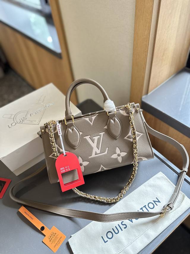 纯皮 “折叠礼盒官网飞机盒” Lv Onthego Eastwest压花横版托特包 开挂啦！怎么这么好看！ 超级可爱的尺寸，设计简洁时尚 符合所有日常出行的各种