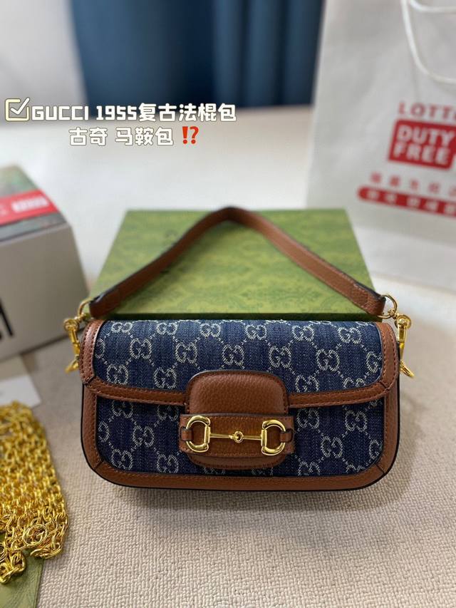 原单品质 Gucci 1955复古法棍包。 Gucci 1955家族又新填一位新成员在原有的经典马鞍包设计上等比例缩小定型包工艺显得更加小巧精致 配了一根超美的