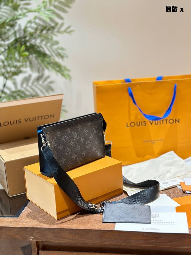 回头率百分百的手拿包小 独家实拍m64608 新款三合一，男女通用，详细特征 22 X 14.5X 4.5厘米 长度x高x宽 Damier Graphite涂层