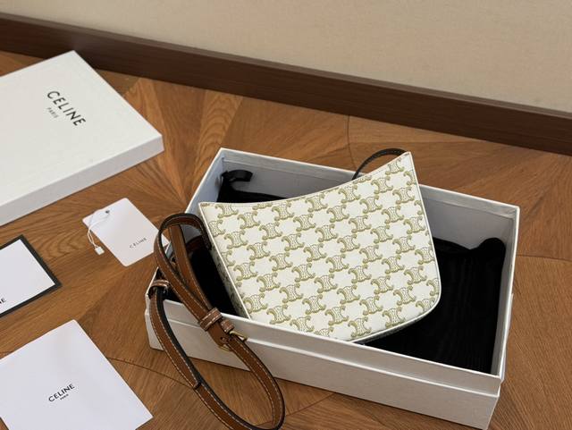 配盒 Size：23*16Cm Celine Tilly 好看又好用的包 2024新款小可爱tilly 复古性感百搭小包 赛琳不容错过！！ 牛皮皮质