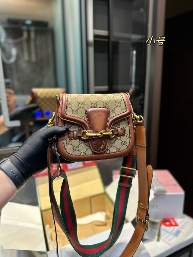 原单品质 大号 ｜专柜飞机盒包装 Gucci 马鞍包 高版本古奇lady Web复古二层牛皮搭配，简约百搭，经典之作，一如既往的喜欢！颜色风靡时尚圈的gucci
