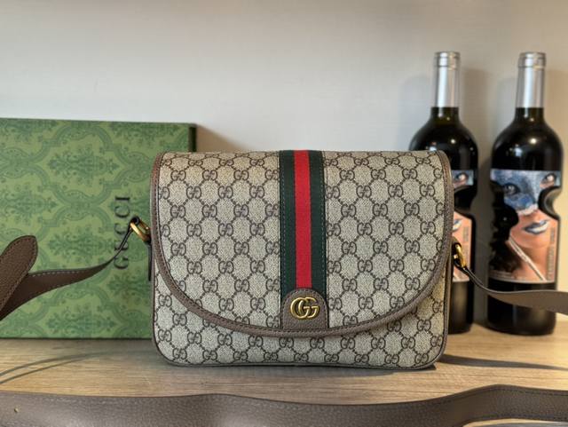 官网同步潮牌系列背包原版开模定制五金、原版ykk拉链、简约时尚、喷绘涂鸦减龄青春、环保pvc料配超纤 货号:724704 尺寸:20Cm27Cm7Cm 官网同步潮牌系列背包原版开模定制五金、原版ykk拉链、简约时尚、喷绘涂鸦减龄青春、环保pvc料配超纤 货号:724704 尺寸:20Cm27Cm7Cm