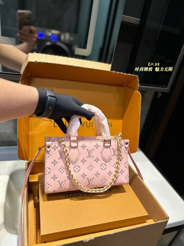 Lv新款火爆上市 横版托特搭配了宽肩带和小零钱包 尺寸刚刚好 尺寸：25 14